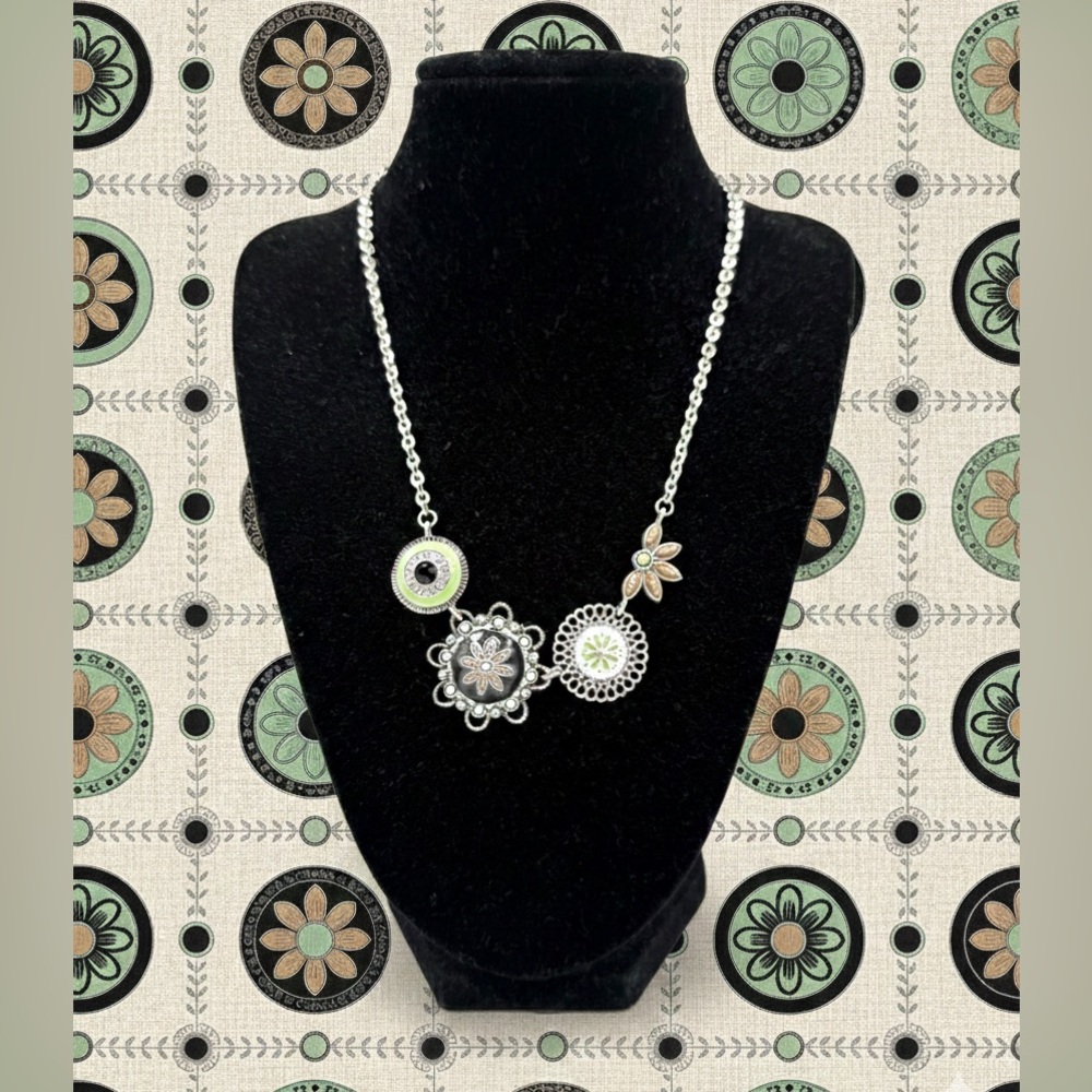 2007 Lia Sophia Pizzazz Green & Black Enamel Floral Necklace - Rare and Retired